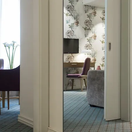 Ξενοδοχείο Jump 4*