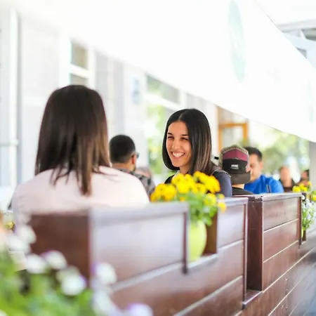 Ξενοδοχείο Jump