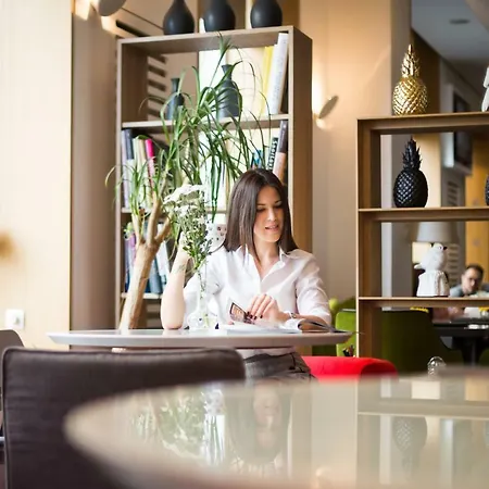 Jump Ξενοδοχείο 4*